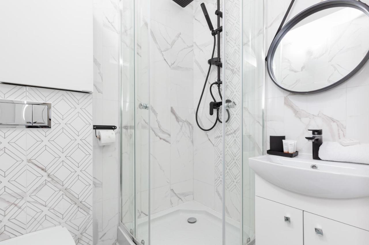 Micro Apartment Miaczynska By Noclegi Renters Warschau Buitenkant foto